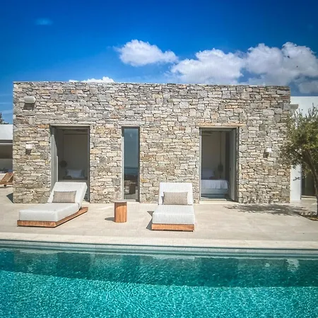 Karana With A Large Swimming Pool