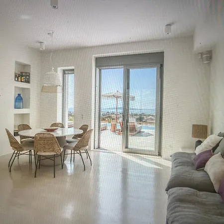 Karana With A Large Swimming Pool Ferienhaus